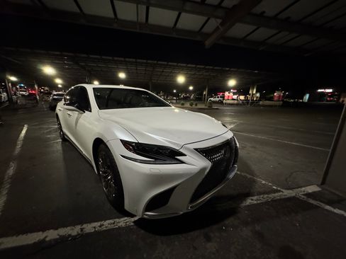 Used 2018 Lexus LS 500h w/ Luxury Package RWD image 22