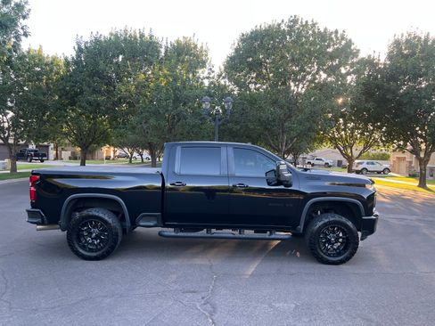 Used 2021 Chevrolet Silverado 2500 LTZ w/ LTZ Plus Package AWD/4WD image 5