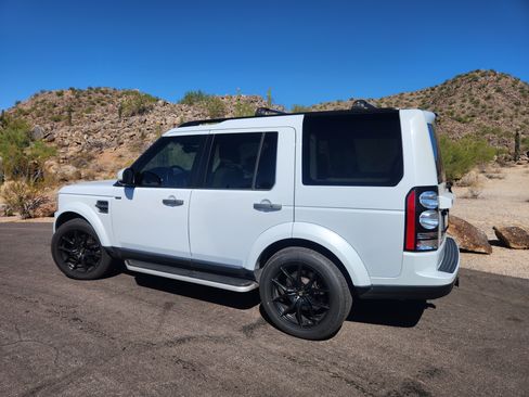 Used 2015 Land Rover LR4 HSE image 4