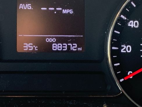 Used 2017 Kia Forte LX image 10