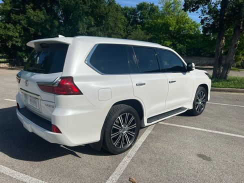 Used 2021 Lexus LX 570 4WD w/ Luxury Package image 6