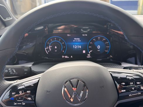 Used 2024 Volkswagen Golf R AWD/4WD image 11