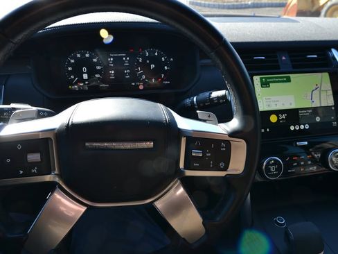 Used 2023 Land Rover Discovery Metropolitan Edition image 6