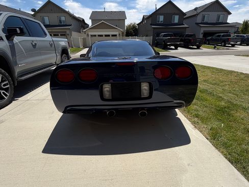 Used 2000 Chevrolet Corvette Coupe RWD image 11