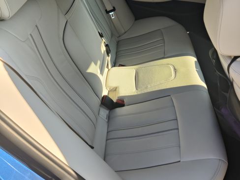 Used 2018 BMW 530e w/ Premium Package 2 image 16