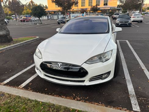 Used 2013 Tesla Model S Sedan 4D image 9