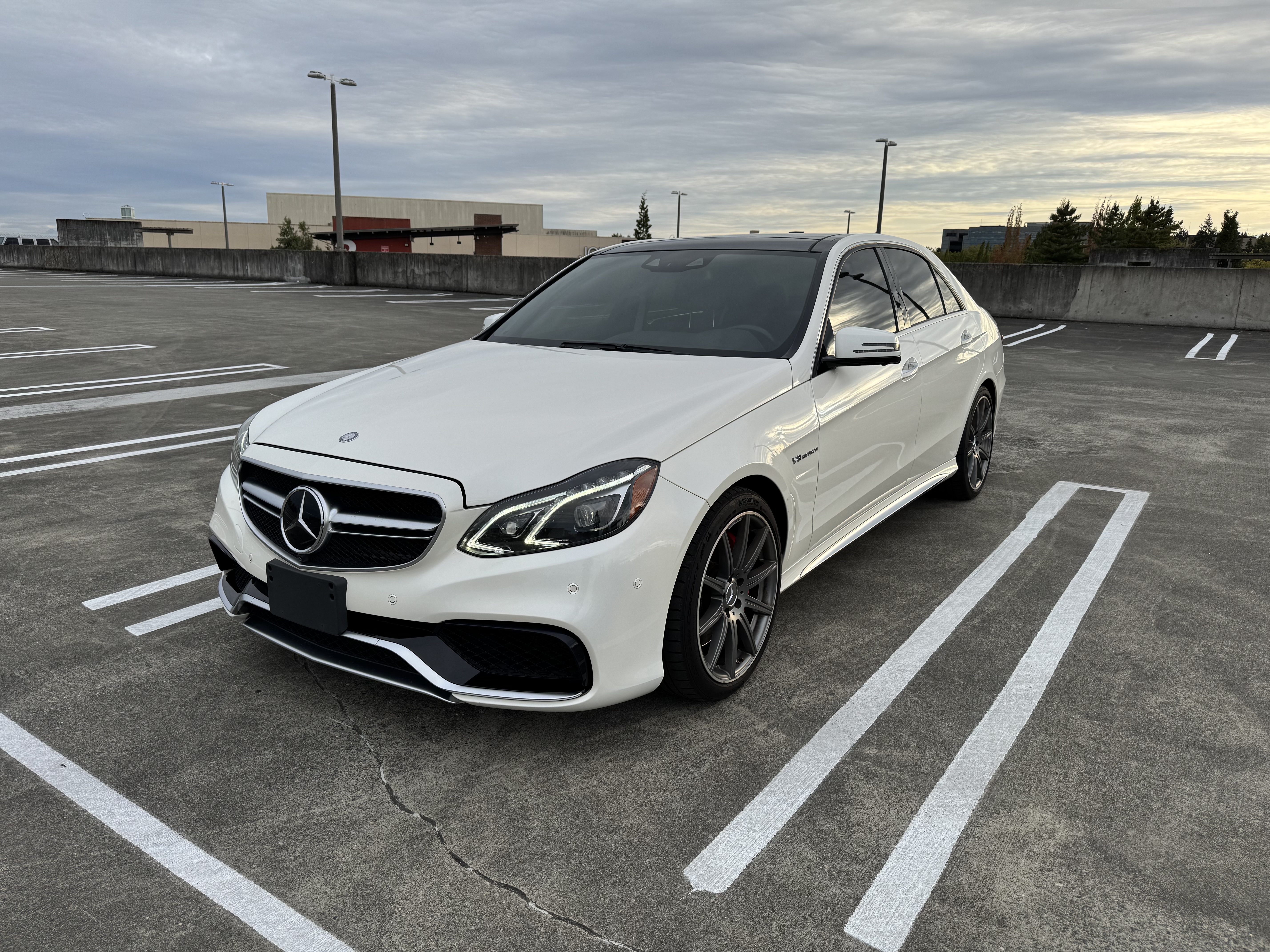 Used 2014 Mercedes-Benz E 63 AMG S-Model image 1