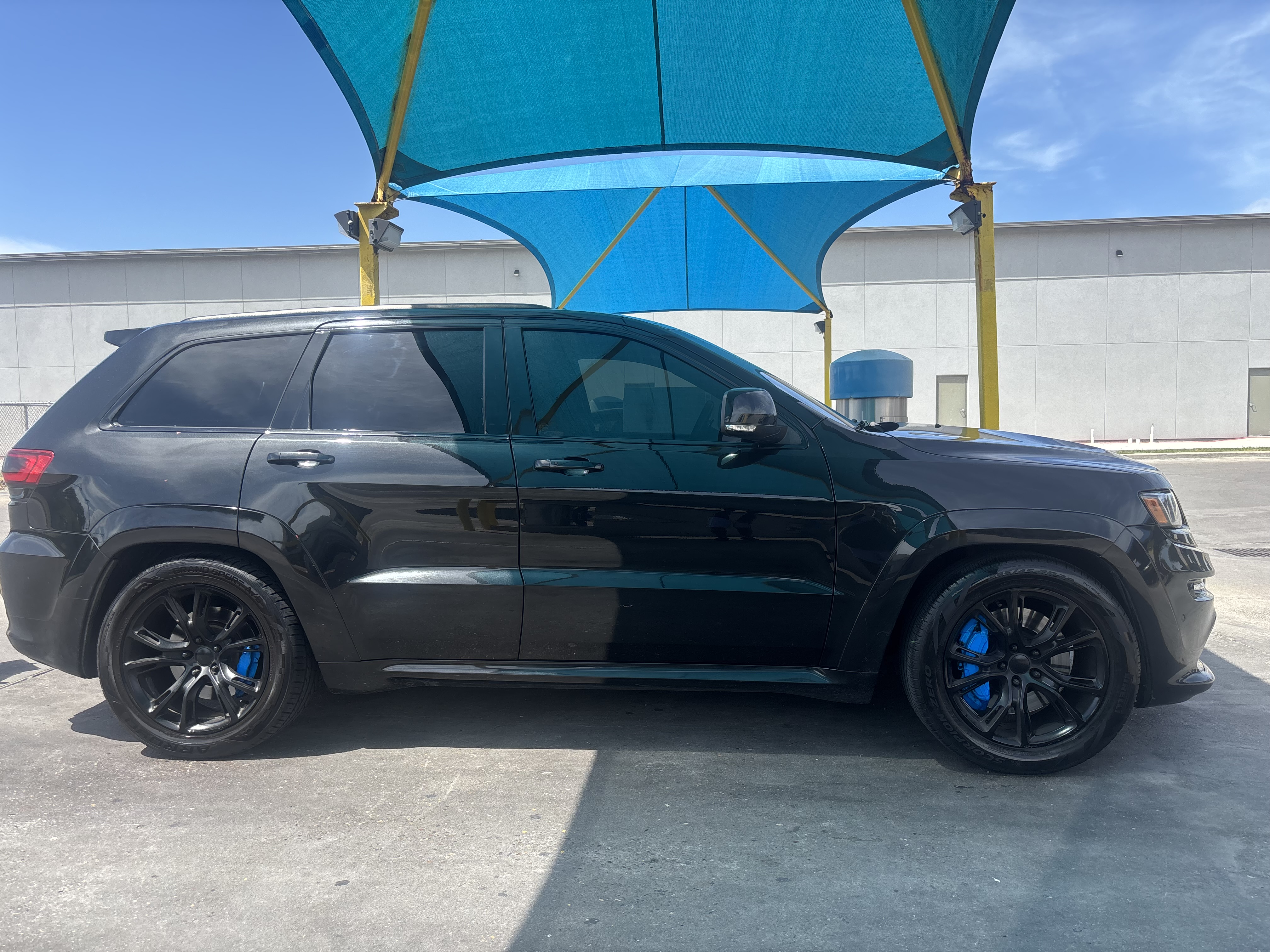 Used 2015 Jeep Grand Cherokee SRT w/ Luxury Group II AWD/4WD image 1
