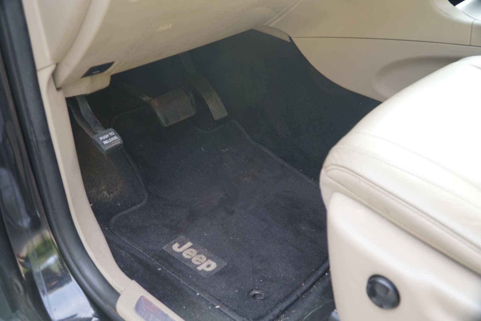 Used 2014 Jeep Grand Cherokee Limited AWD/4WD image 14
