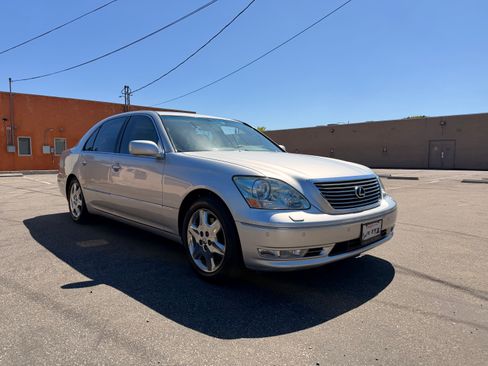 Used 2004 Lexus LS 430 RWD image 10