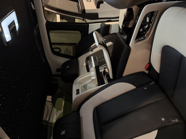 Used 2022 Rolls-Royce Cullinan AWD/4WD image 10