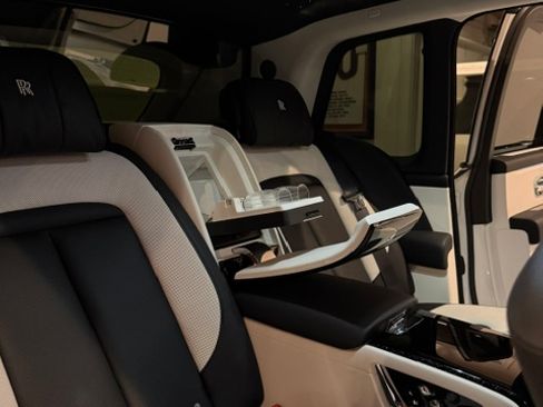 Used 2022 Rolls-Royce Cullinan AWD/4WD image 10