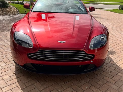 Used 2015 Aston Martin V8 Vantage Roadster RWD image 17