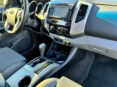 Used 2014 Toyota Tacoma PreRunner image 26
