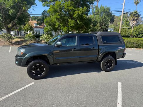 Used 2011 Toyota Tacoma 4x4 Double Cab w/ TRD Sport Pkg image 2