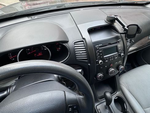 Used 2011 Kia Sorento LX w/ Convenience Pkg image 10