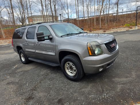 Used 2007 GMC Yukon XL 2500 SLE image 1