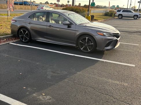 Used 2018 Toyota Camry XSE image 4