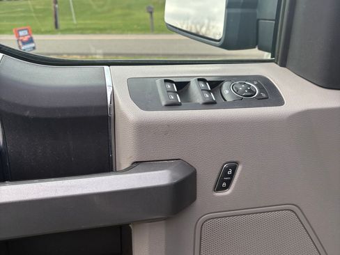 Used 2015 Ford F150 XLT w/ Trailer Tow Package image 12