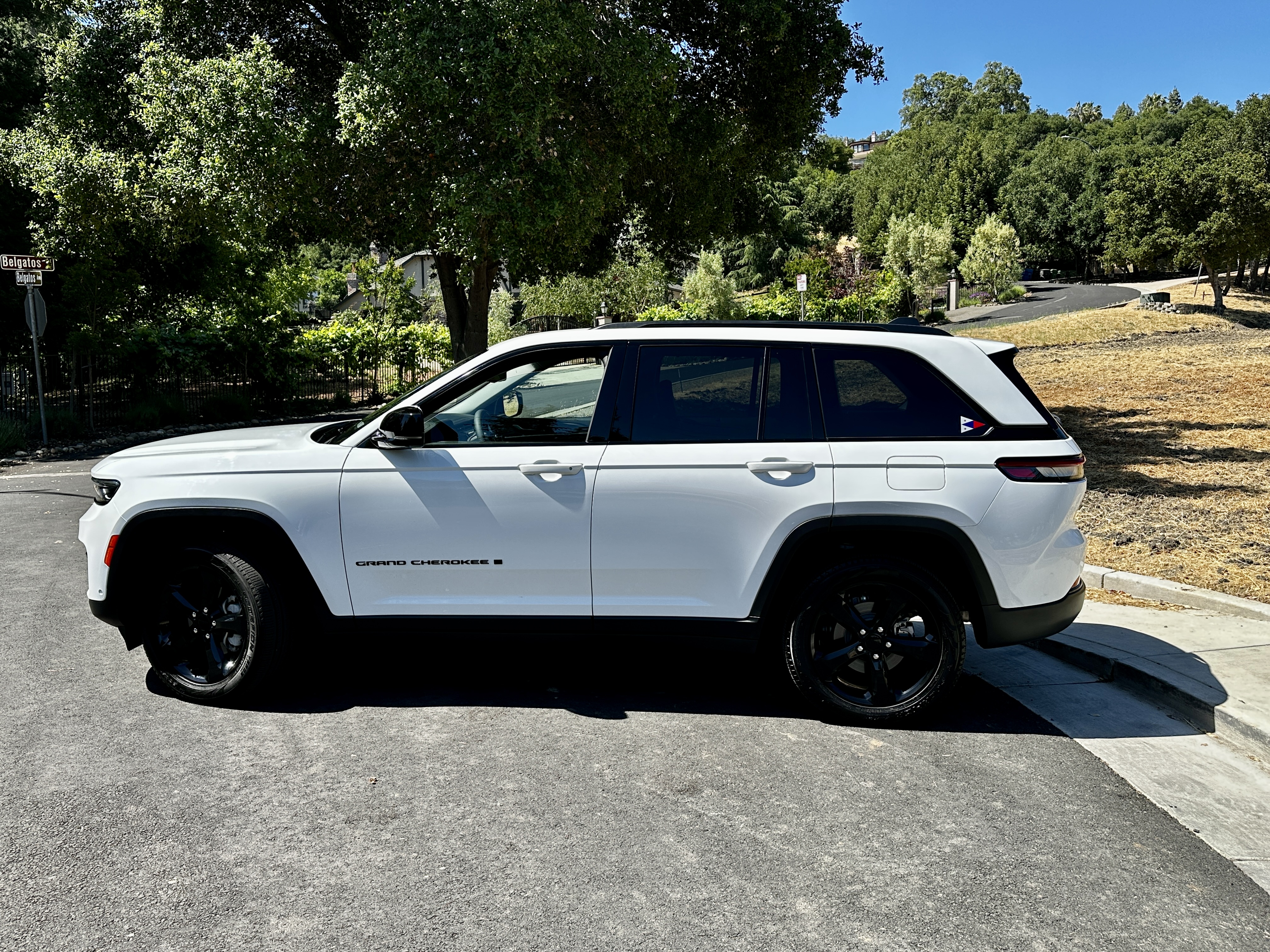 Used 2024 Jeep Grand Cherokee Limited w/ Luxury Tech Group II RWD image 6