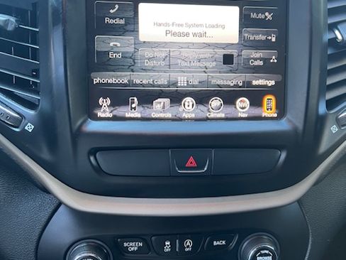 Used 2016 Jeep Cherokee Limited image 10