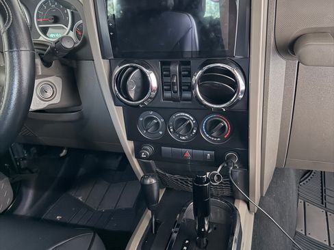 Used 2010 Jeep Wrangler Unlimited Sport AWD/4WD image 29