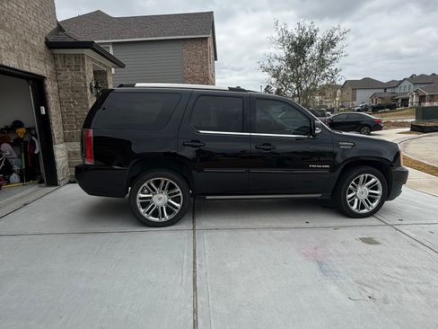 Used 2013 Cadillac Escalade Premium image 1