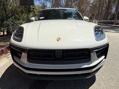 Used 2025 Porsche Macan image 2