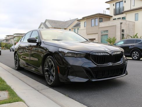 Used 2024 BMW i5 eDrive40i w/ M Sport Package RWD image 2