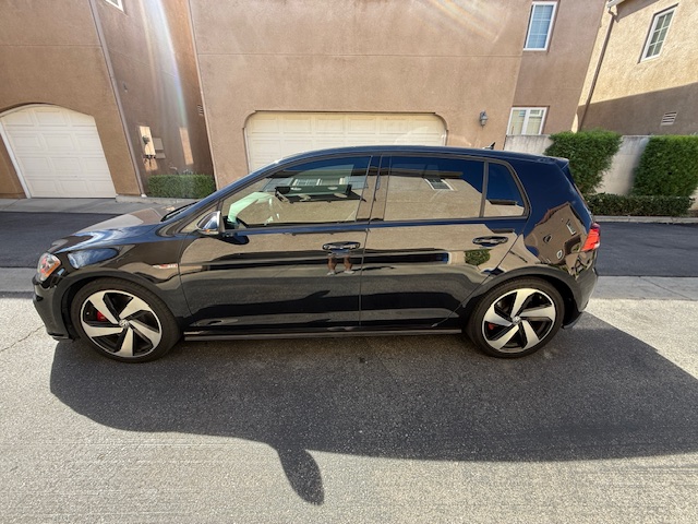 Used 2018 Volkswagen GTI SE w/ SE Leather Package FWD image 8