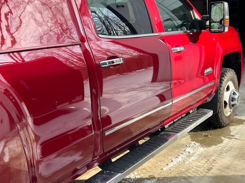 Used 2019 Chevrolet Silverado 3500 High Country w/ Duramax Plus Package image 17