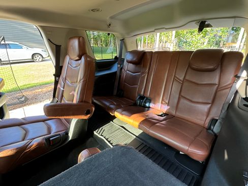 Used 2016 Cadillac Escalade Luxury AWD/4WD image 15