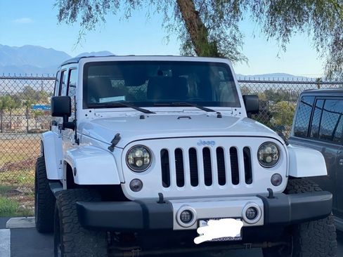 Used 2013 Jeep Wrangler Unlimited Sahara w/ Connectivity Group AWD/4WD image 2