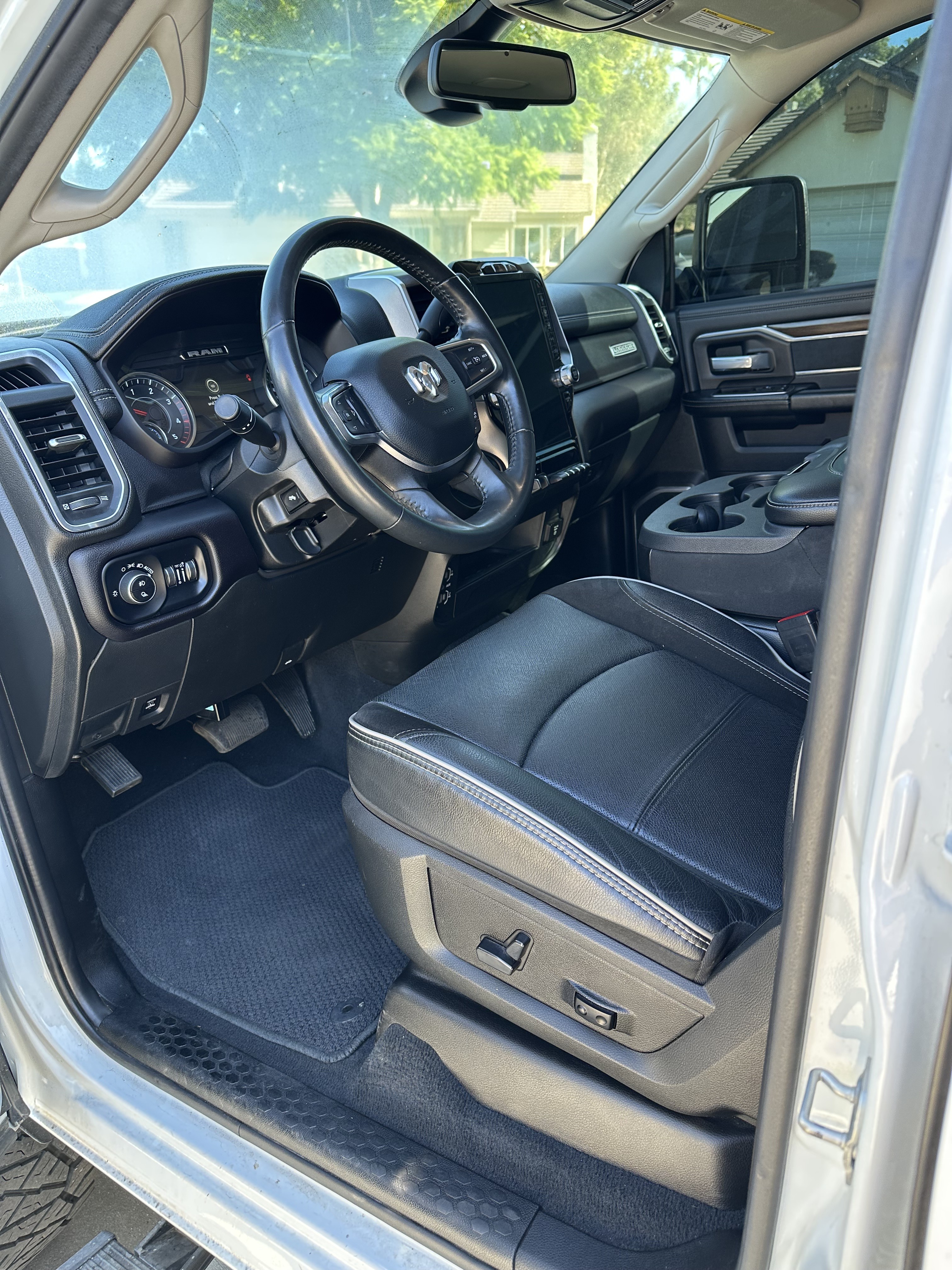 Used 2024 RAM 2500 Laramie AWD/4WD image 15