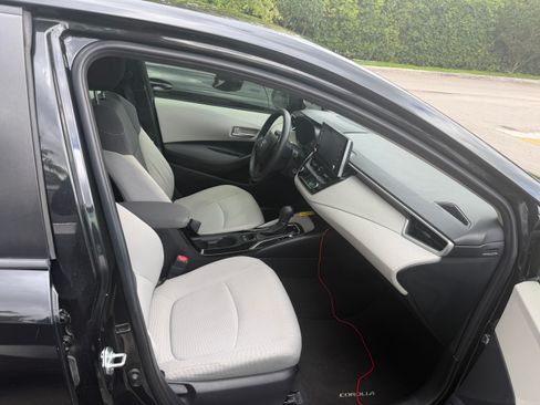 Used 2020 Toyota Corolla LE image 10