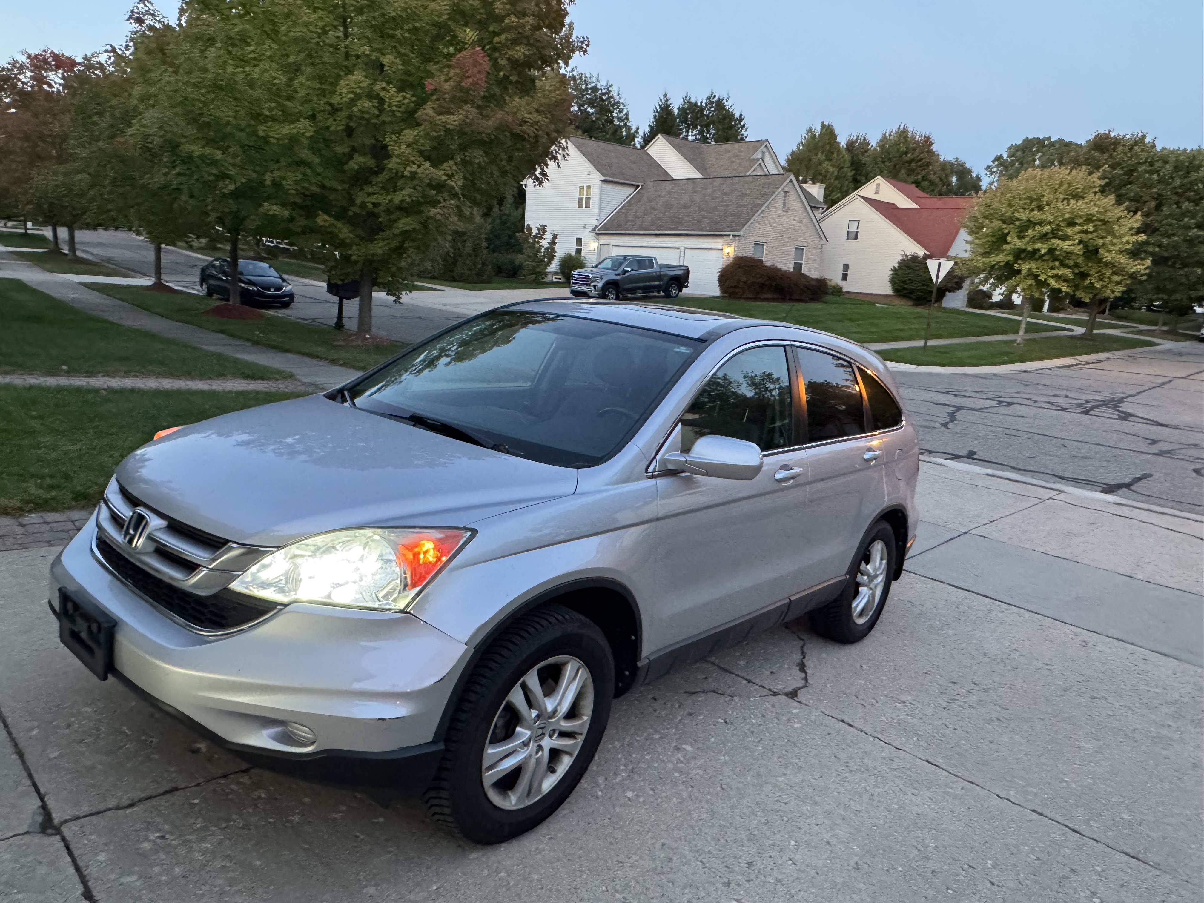 Used 2011 Honda CR-V EX-L image 2