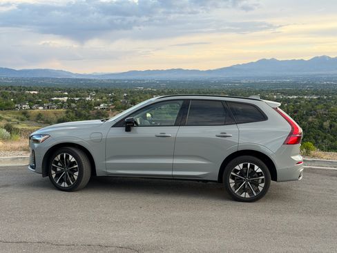 Used 2026 Volvo XC60 T8 Ultra AWD/4WD image 16