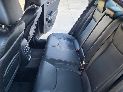 Used 2015 Chrysler 300 Limited image 19