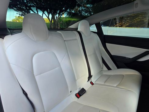 Used 2019 Tesla Model 3 Standard Range Plus image 16