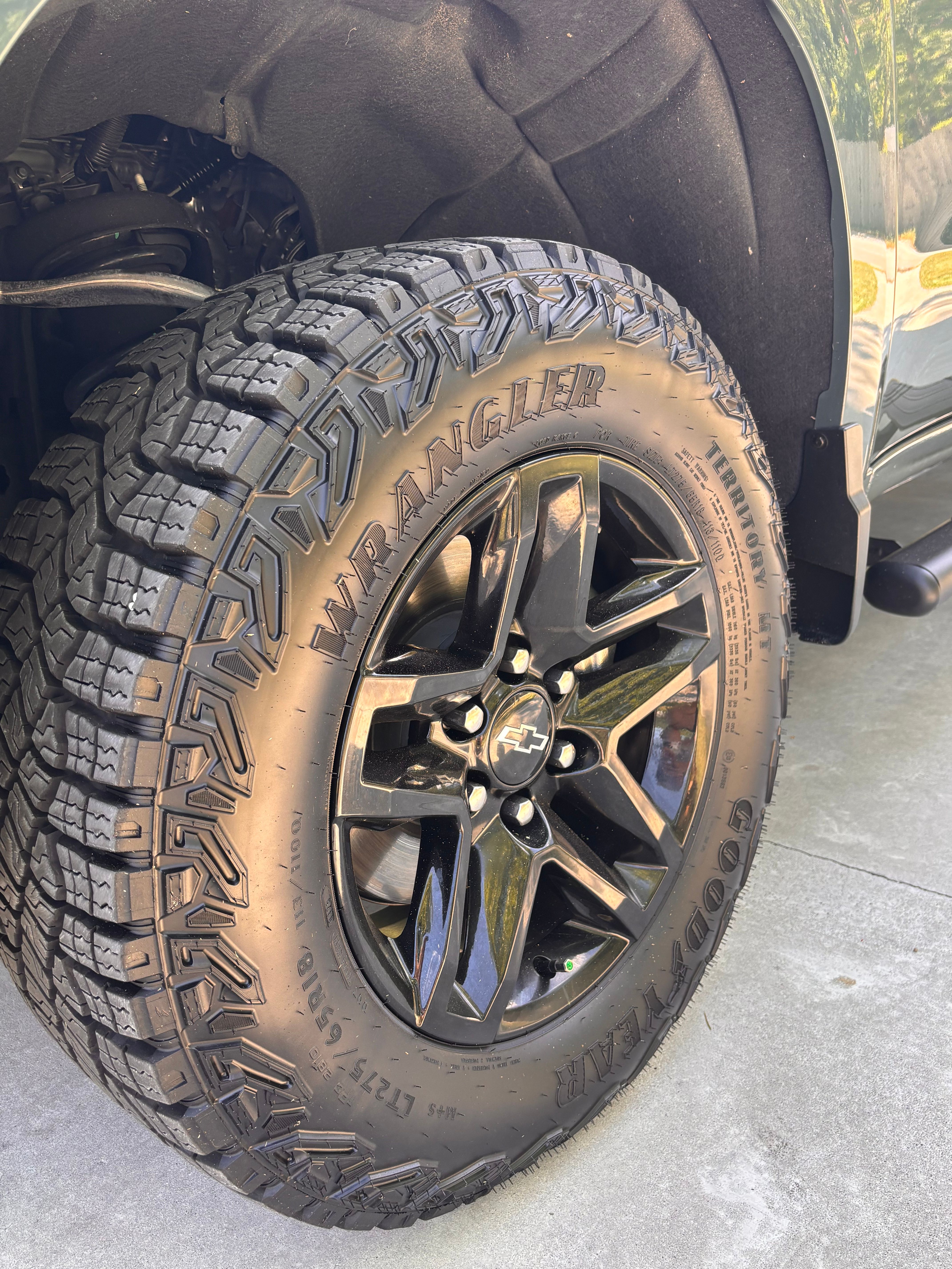 Used 2025 Chevrolet Silverado 1500 Custom Trail Boss AWD/4WD image 4