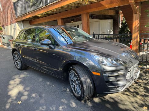 Used 2017 Porsche Macan Turbo image 30