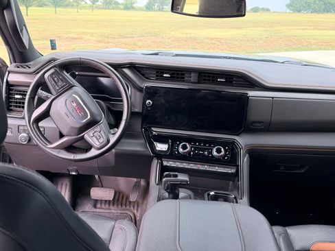Used 2024 GMC Sierra 1500 AT4 w/ AT4 Preferred Package AWD/4WD image 6
