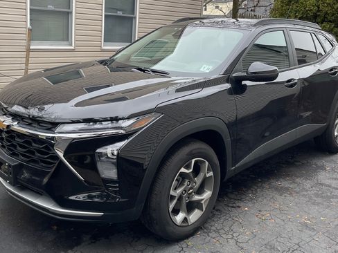 Used 2025 Chevrolet Trax LT w/ Driver Confidence Package image 9