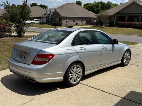 Used 2009 Mercedes-Benz C 300 Sedan image 12