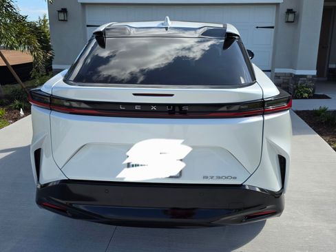 Used 2024 Lexus RZ 300e Premium image 5