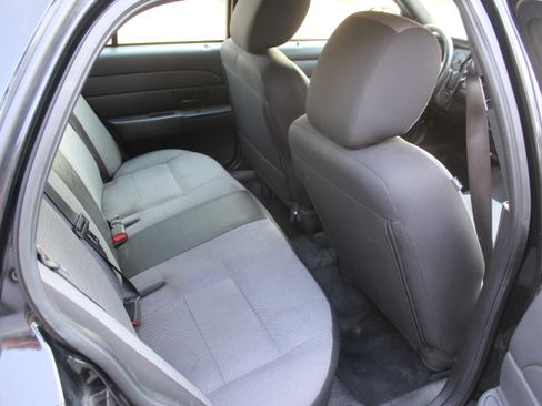 Used 2011 Ford Crown Victoria Police Interceptor w/ Radio Suppression Pkg image 12