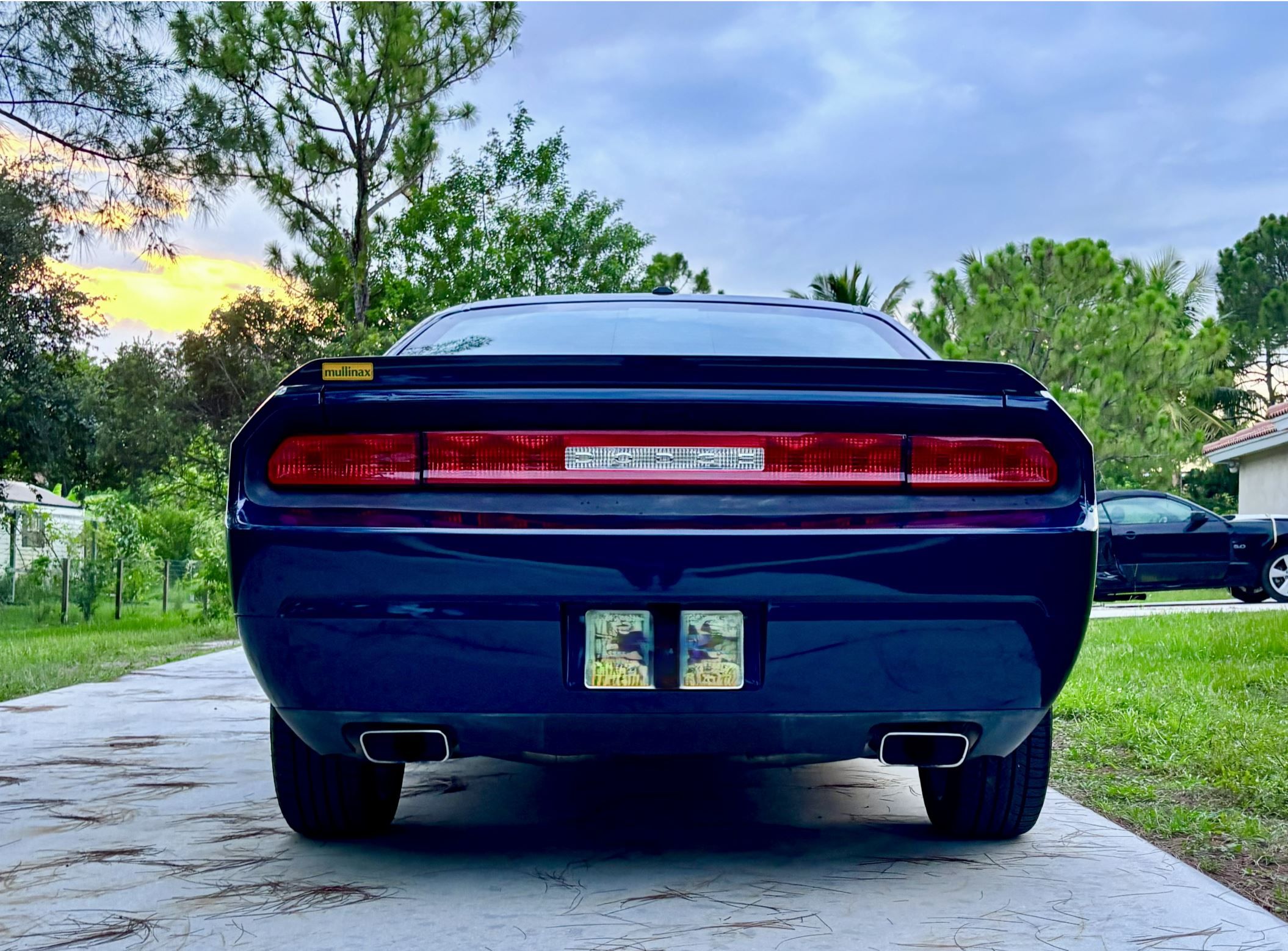 Used 2012 Dodge Challenger R/T RWD image 2