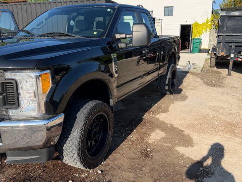 Used 2017 Ford F250 XL w/ Snow Plow Prep Package AWD/4WD image 4