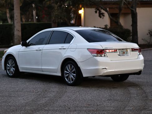 Used 2011 Honda Accord EX-L image 6