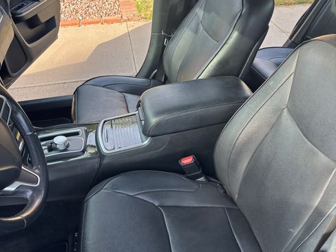 Used 2018 Chrysler 300 Limited image 9